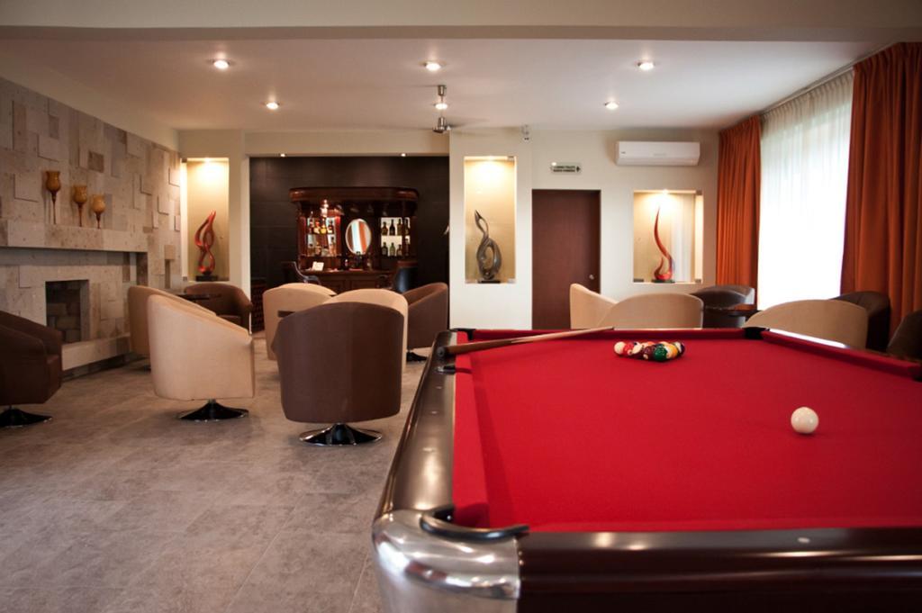 Hotel Ecce Inn&Spa Silao Exterior foto A pool table in a hotel