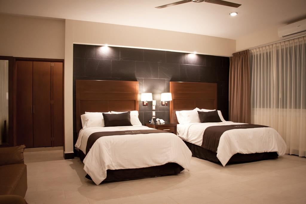 Hotel Ecce Inn&Spa Silao Zimmer foto A bedroom at the hotel