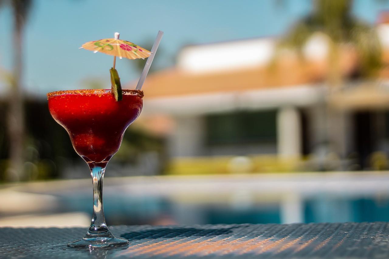 Hotel Ecce Inn&Spa Silao Exterior foto A strawberry margarita