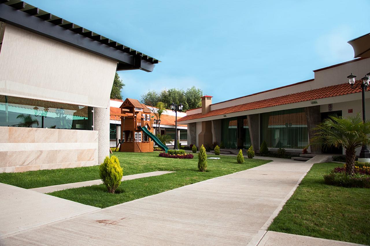 Hotel Ecce Inn&Spa Silao Exterior foto The school's campus